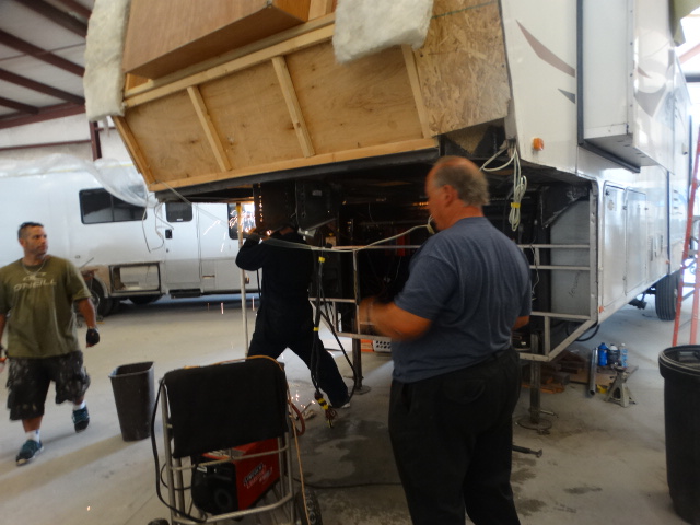 5th wheel structure reinforcing, 5th wheel collision repair, 5th wheel painting